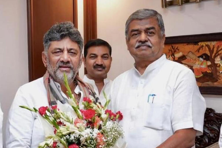B K Hariprasad KPCC President assuming charge during the Congress convention in Bengaluru